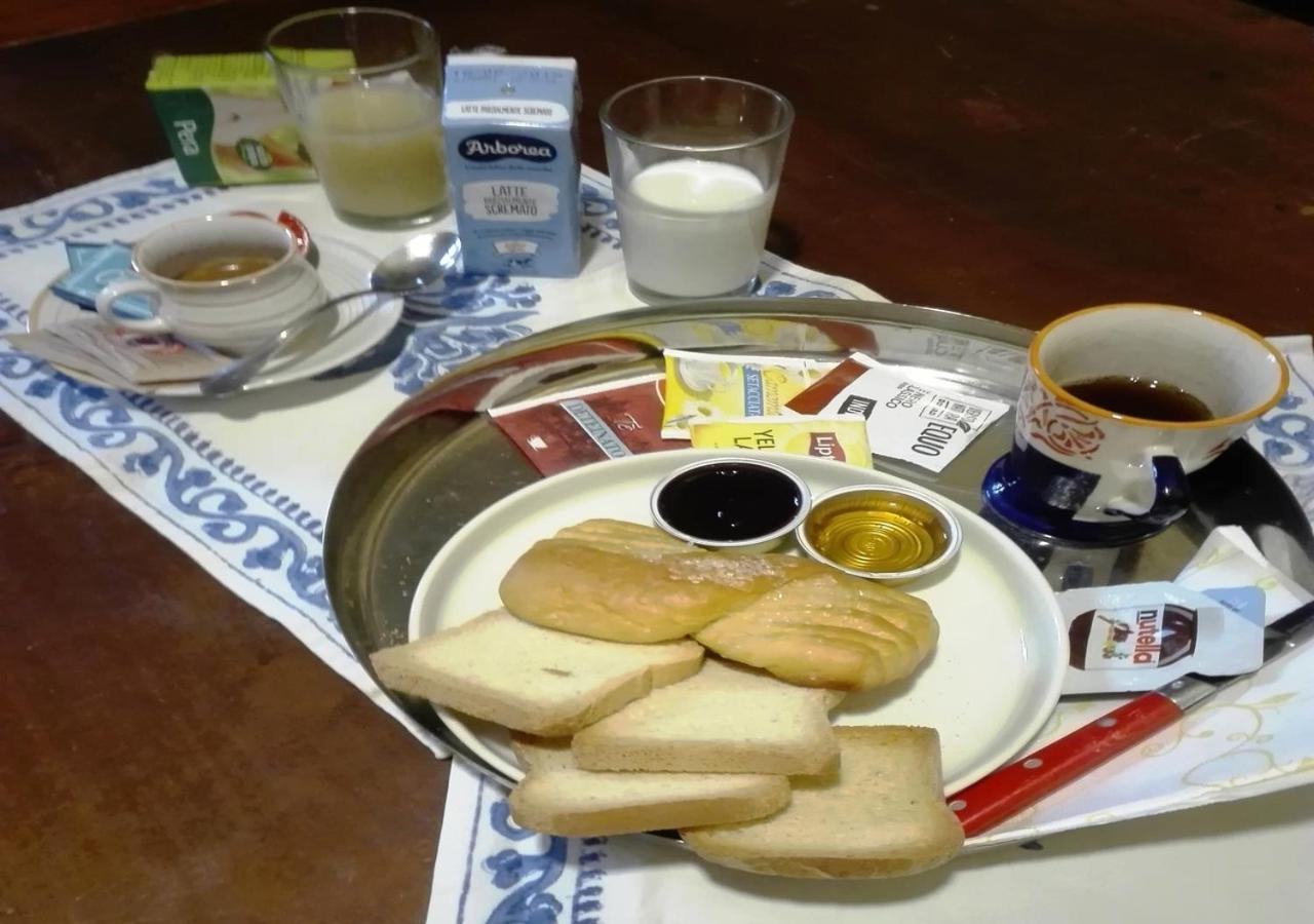 B&B Le Finestre Su Via Cavour Sassari Kültér fotó