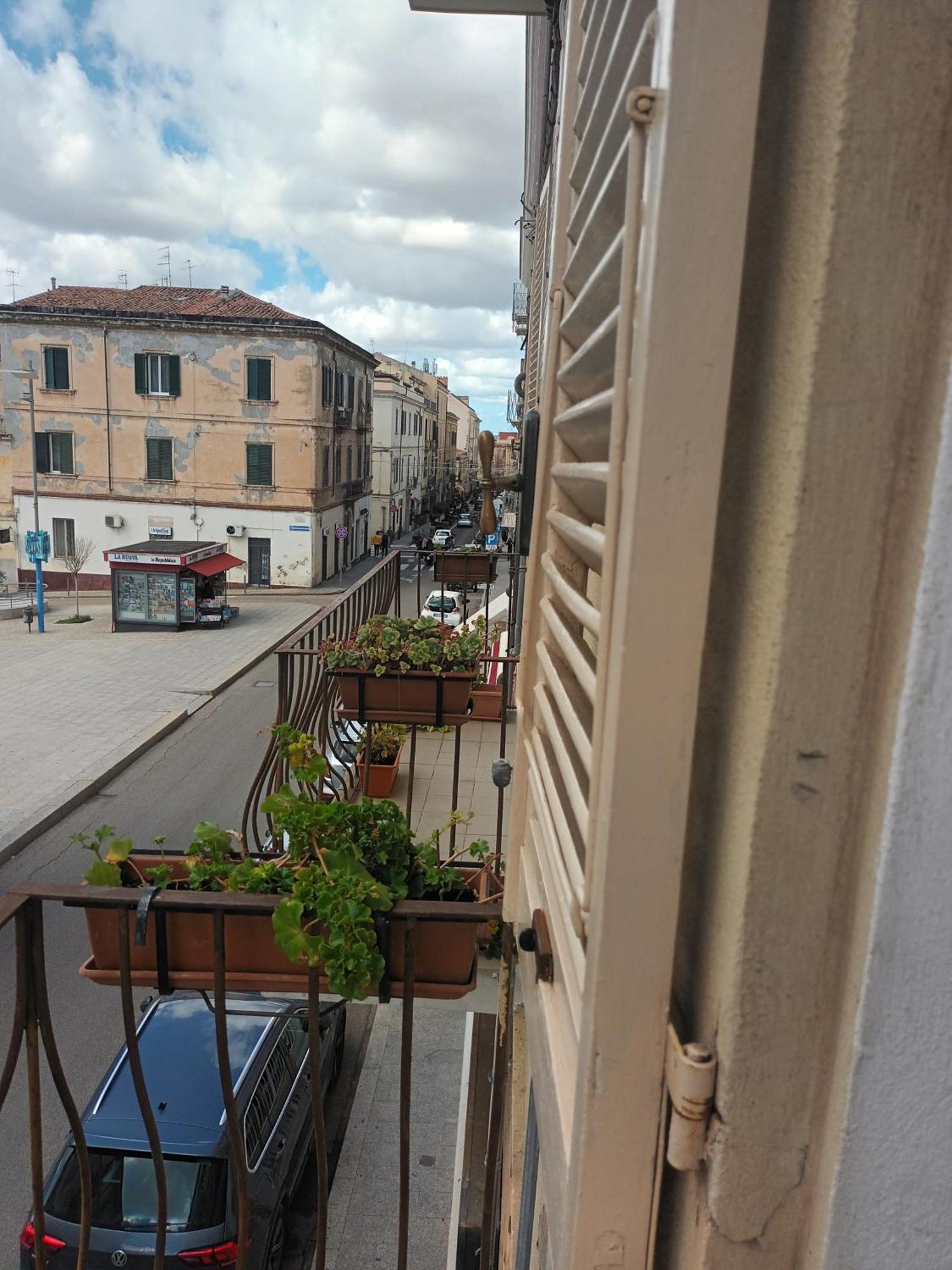 B&B Le Finestre Su Via Cavour Sassari Kültér fotó
