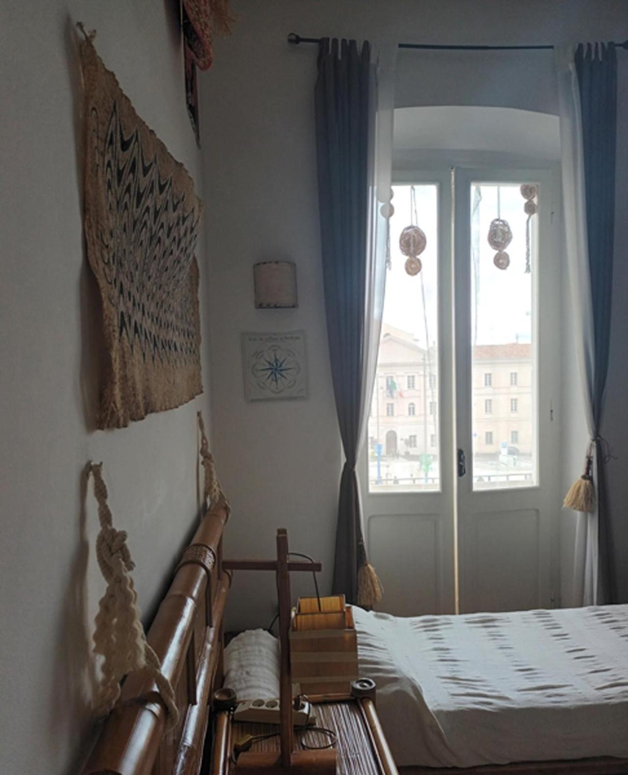 B&B Le Finestre Su Via Cavour Sassari Szoba fotó