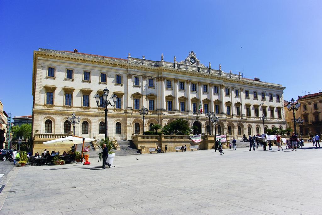 B&B Le Finestre Su Via Cavour Sassari Kültér fotó